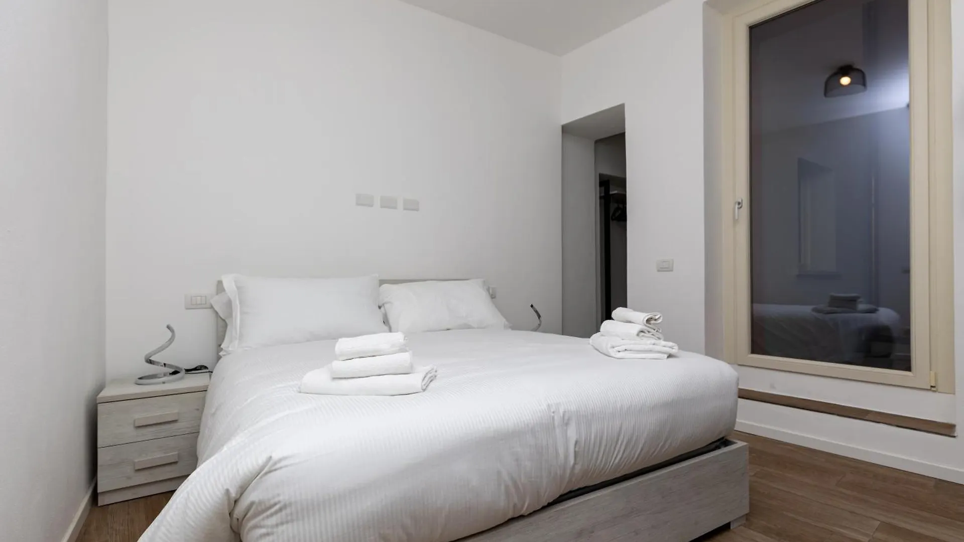 Piazza Del Lago Suites Menaggio Itália