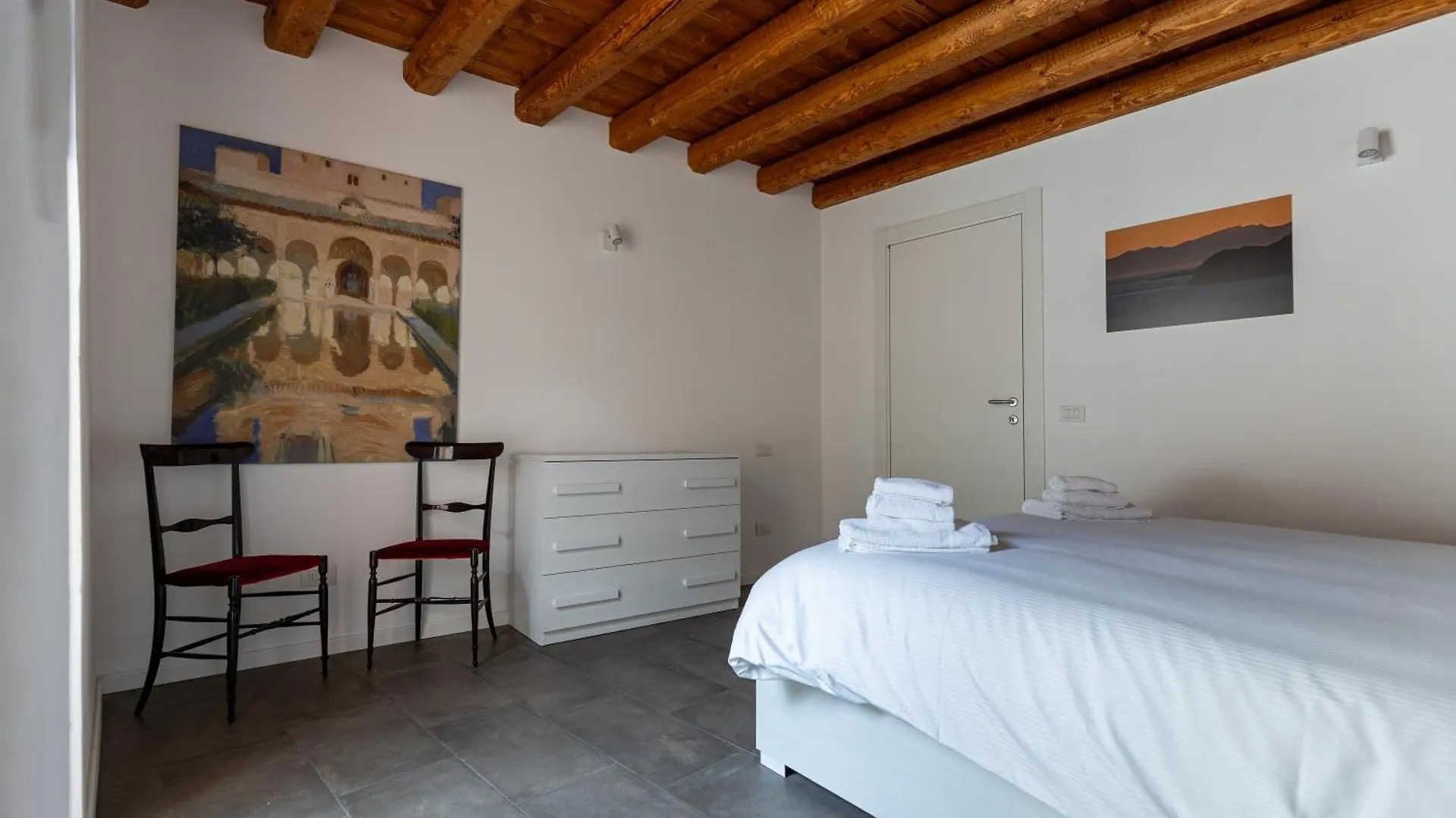 Piazza Del Lago Suites Menaggio 0*,  Itália