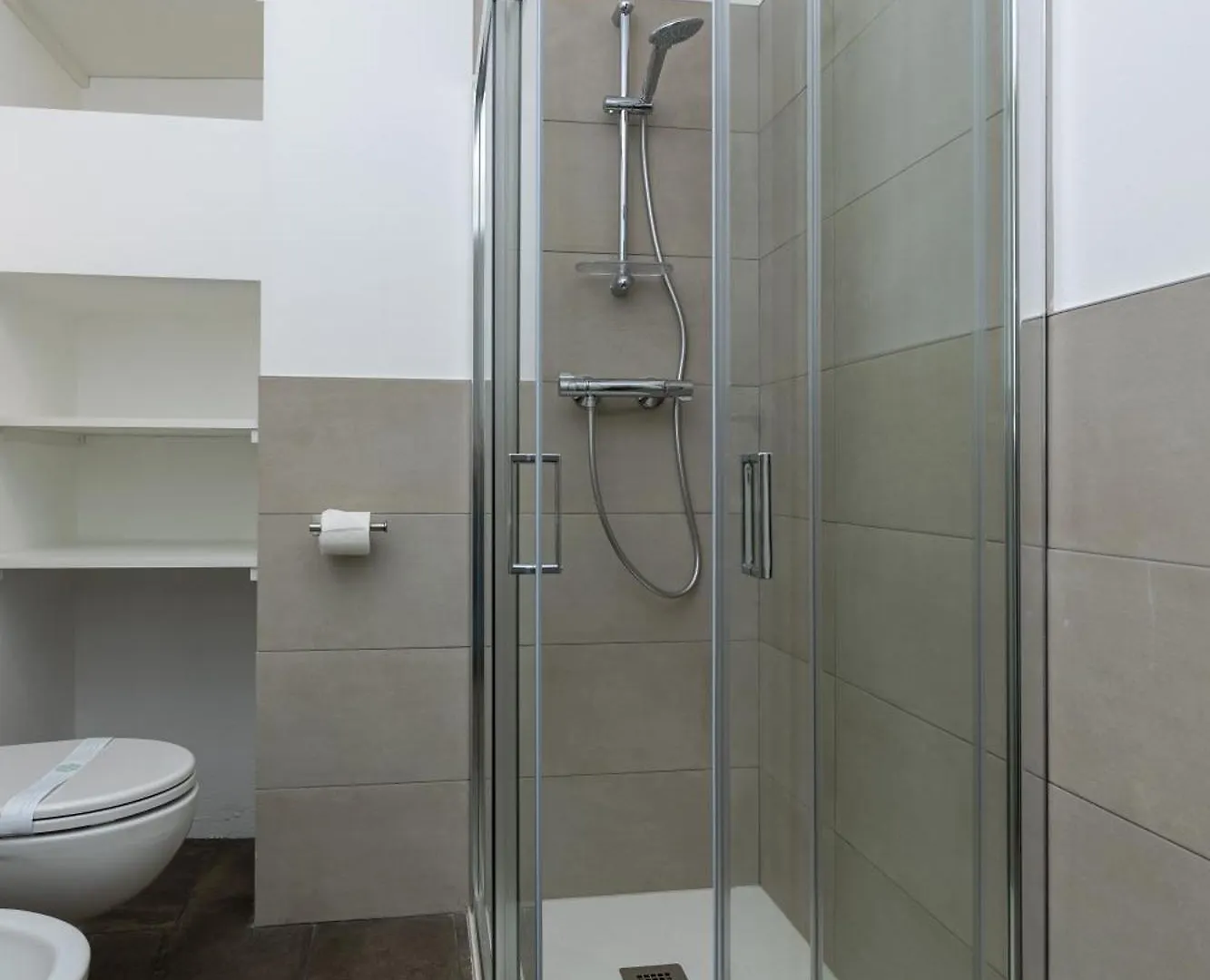 Piazza Del Lago Suites 메나지오 아파트